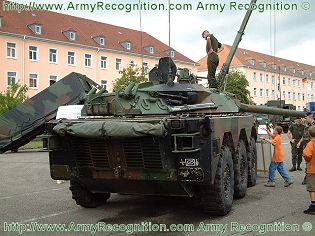 AMX-10RC reconnaissance anti-tank wheeled armoured vehicle technical data sheet information description intelligence identification pictures photos images France French Army Nexter defence industry military technology